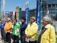 名駅前で多くの方が行き来する中での街宣演説