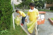 組合会館の周辺を清掃活動（青年部）