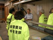 職人さんへ熱心に組合制度を説明する役員