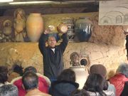 焼き物の説明の様子