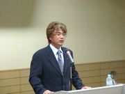 再任され挨拶をする杉浦青年部長