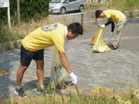会館周辺地域を清掃