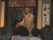 面白可笑しく話すご住職