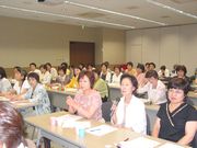 講義に聞き入る幹事さん