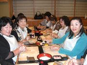 八つ橋づくり 頑張っています