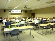 再任の挨拶をする小林会長