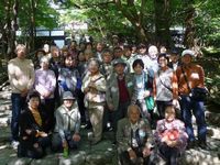 昨年の研修会の様子（京都・龍安寺）