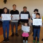 仲良く入賞鈴木夫妻（後列右から１、２番目）