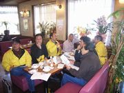 熱心な討議がされている支部会の様子