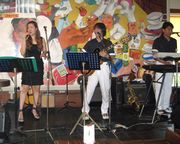 バンドの生演奏も最高