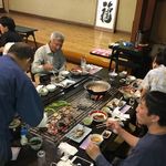 囲炉裏で焼きたての熱々を