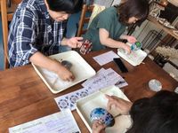 必死に作業しています