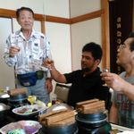 美味しい食事でカンパイ