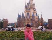 シンデレラ城の前で…