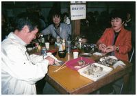 あっという間にかきの殻の山