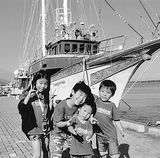 &nbsp;大はしゃぎのちびっ子たち