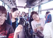 車中ではビンゴで盛り上がってます