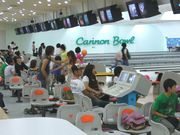 大勢の参加者で盛り上がっています