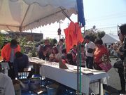 大勢の方が集まった好評のタイル鍋敷き作り