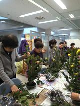 黙々と作業する参加者