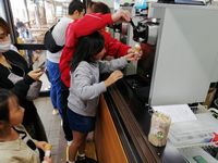 ソフトクリーム巻きしています