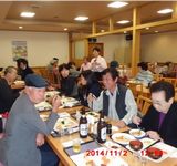 ランチバイキングでの食事風景