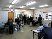 交換の対応に追われる役員