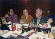 楽しい会話で盛り上がっています