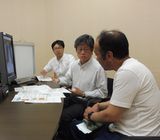 面接指導を行う柴田教授（中央）