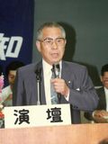 定期大会で挨拶する小林元執行委員長