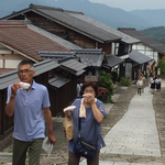散策しながら食べ歩き
