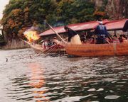 巧みな手綱さばきの女性鵜匠