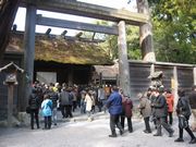 &nbsp;大勢の参拝者