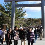 晴天に恵まれ多くの参拝者