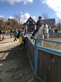 乗馬体験中です