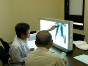 面接指導を受ける組合員（右）