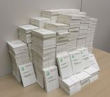 集約されたハガキの山