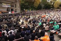 &nbsp;中央総決起大会に全国から仲間が集まった