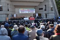 &nbsp;昨年11月20日、全国の仲間が集まり中央総決起大会が行われました（東京・日比谷公園大音楽堂）