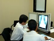 面接指導を受ける組合員(右)