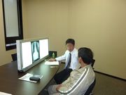 面接指導を受ける組合員（手前）