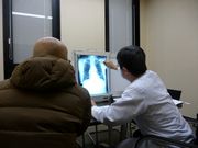 面接指導を受ける組合員（左）