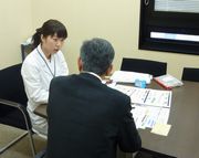 保健指導を受ける組合員（前）