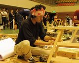 慎重に仕上げにかかる筧選手