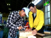 真剣な目つきの子ども