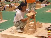 追い込み作業をする濱口さん